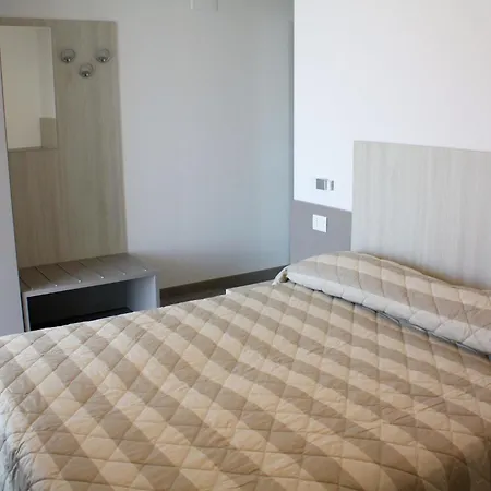 アパート Bright Flat In Piazza Fontana リニャーノ・サッビアドーロ