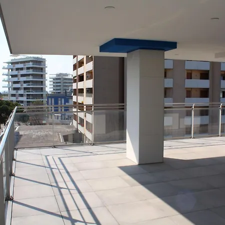 Bright Flat In Piazza Fontana דירה